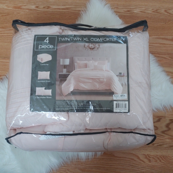 - Hallmart Collectibles

Amalina 4-Pc. Comfor - Picture 2 of 12